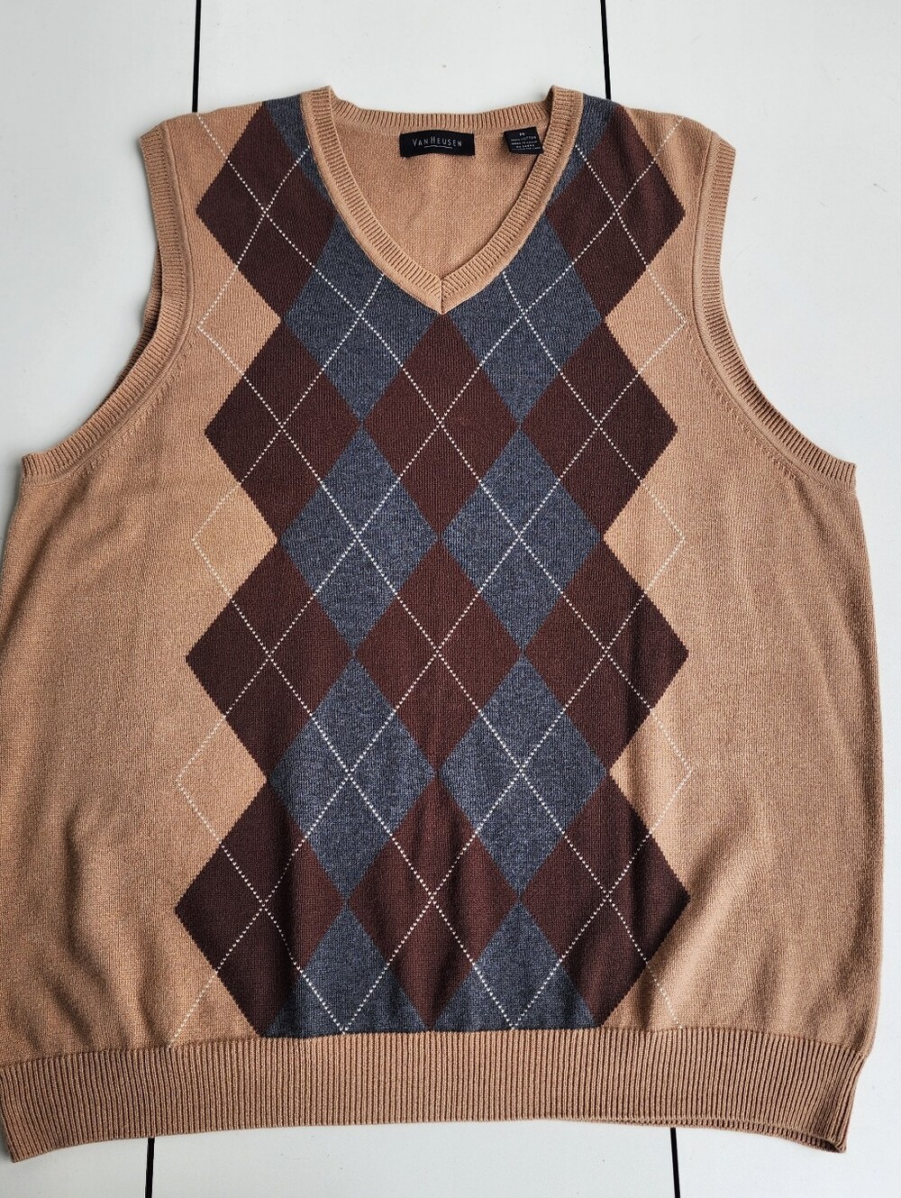 Van Heusen Sweater Vest Mens Brown Tan Argyle V-Neck Acrylic Knit 100% Cotton M